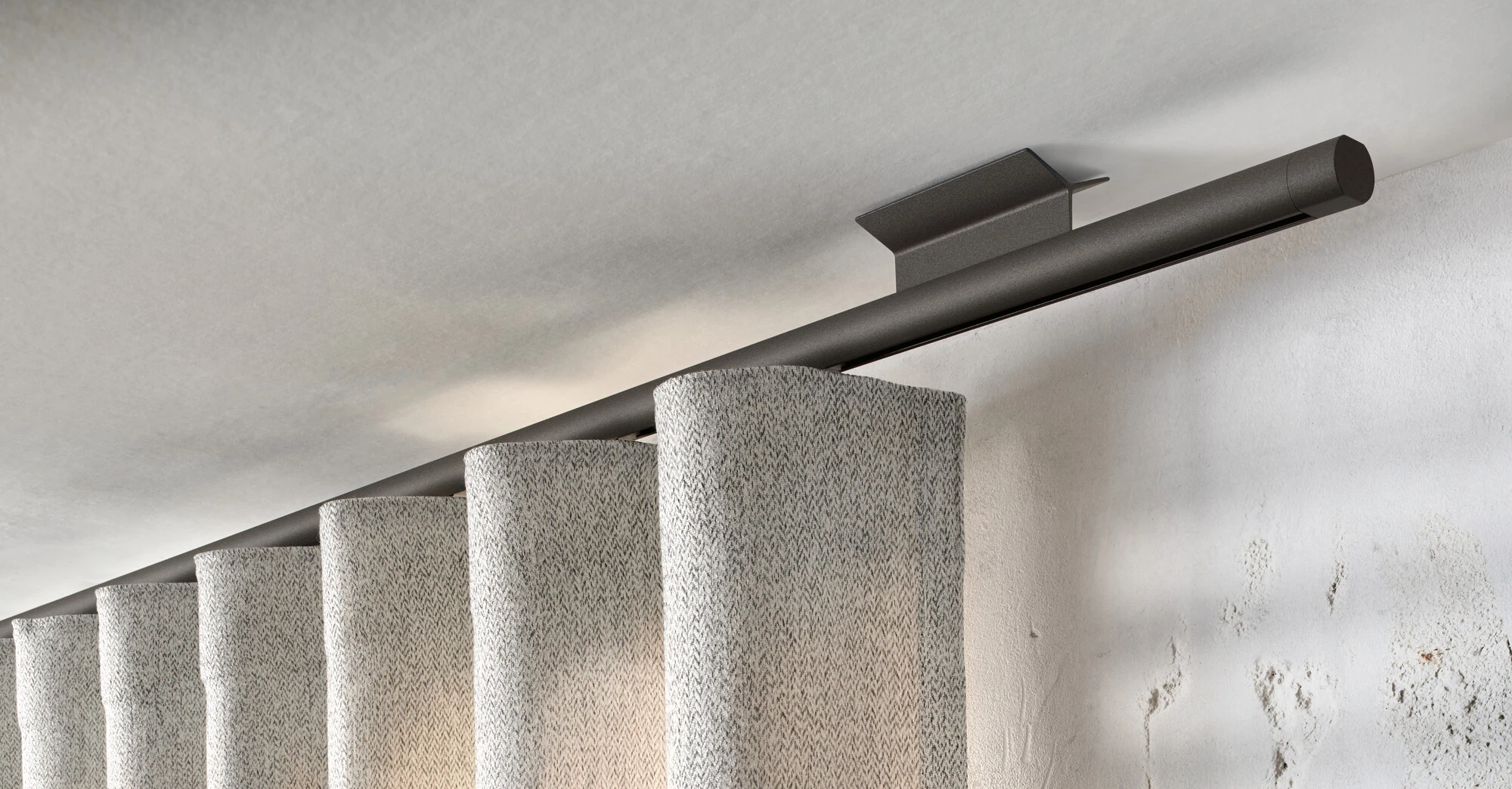 Der Interstil-Wellenvorhang ist eine durchdachte Lösung mit viel Liebe zum Detail.